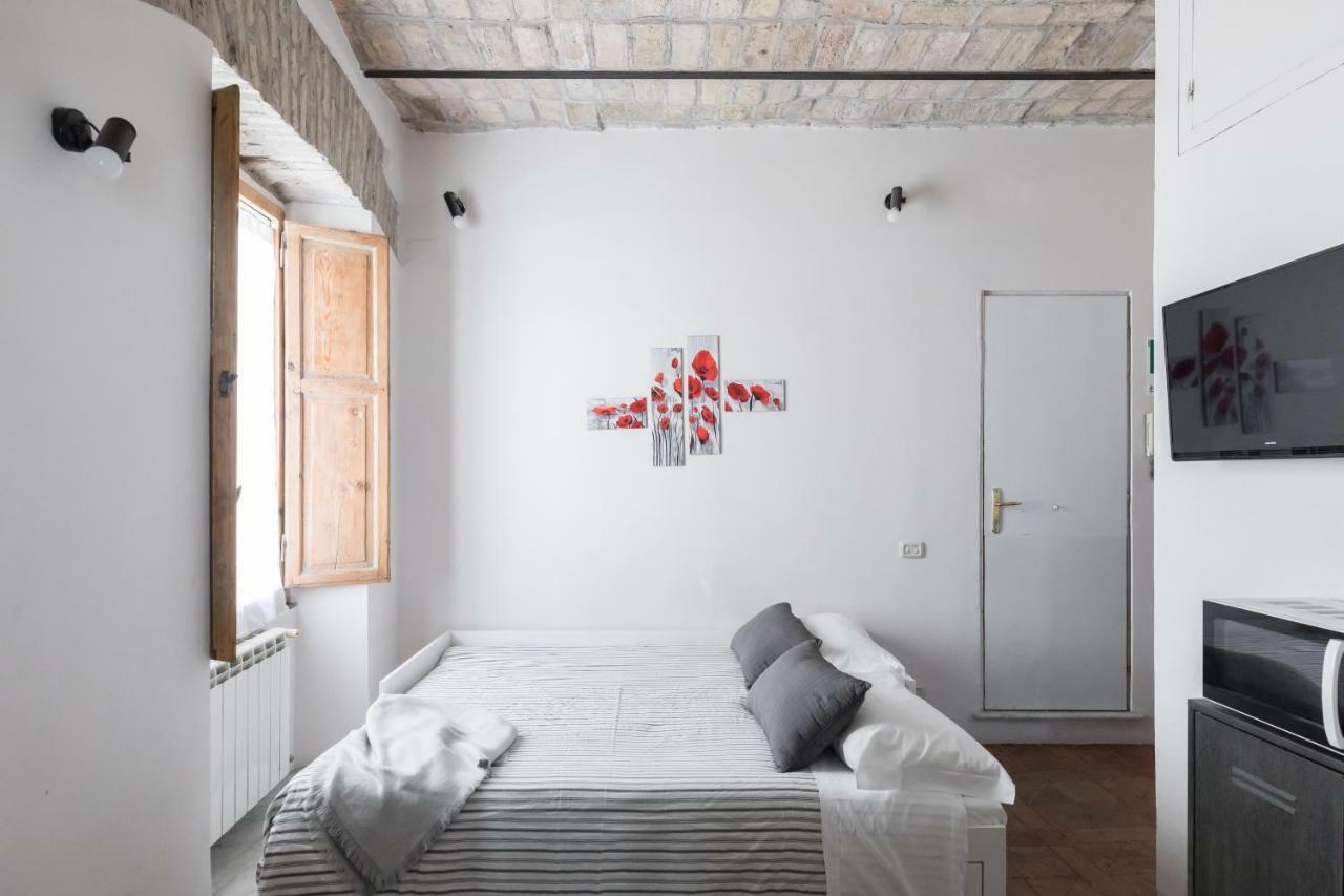 Apartment La Papessa Del Colosseo Rom